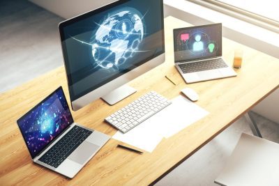 Laptops y Desktops, dos artículos requeridos