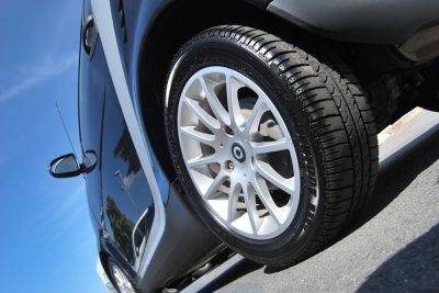 Comparativa Continental vs Michelin: ¿Qué llantas premium te convienen más?