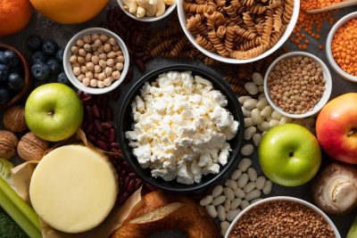 Prebióticos vs probióticos: diferencias reales y para qué sirve cada uno