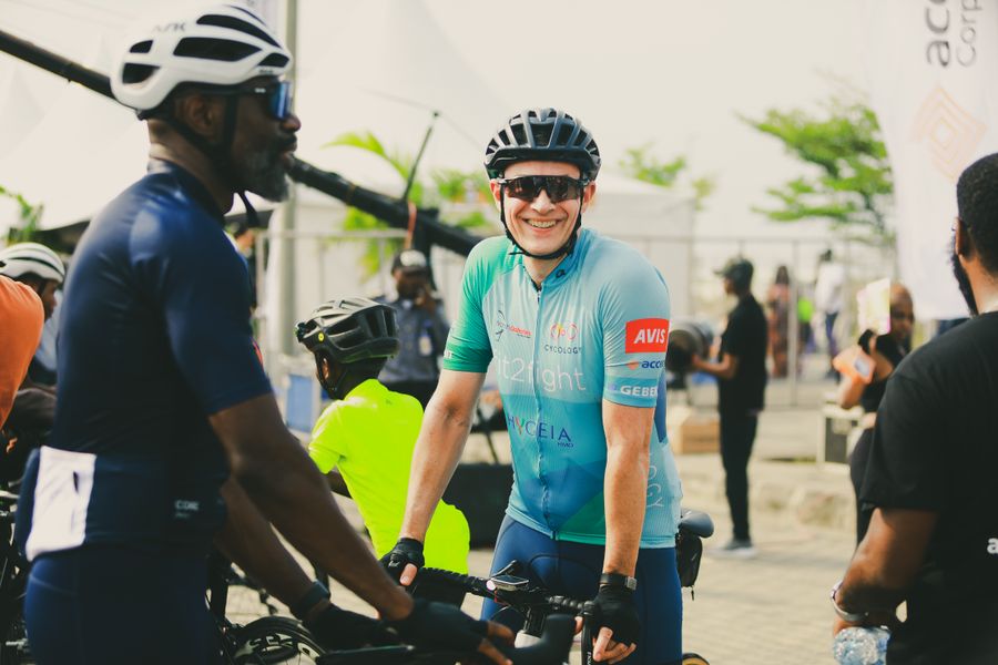 Ciclistas profesionales para comparativa de bicicletas