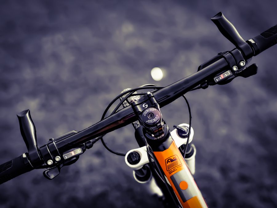 Manillar y cambios bicicleta montaña
