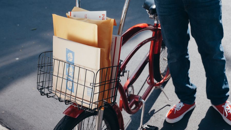 Bicicleta de reparto en compras online