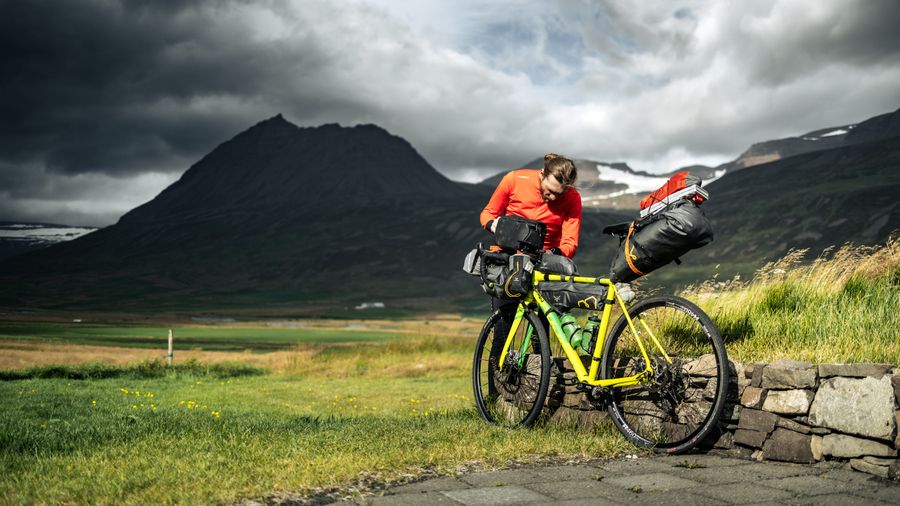 Preparación de bicicleta para aventura ciclística