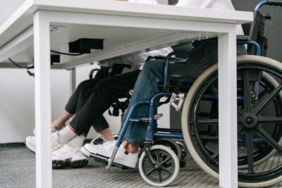 Cómo medir correctamente una silla de ruedas para lograr mayor comodidad