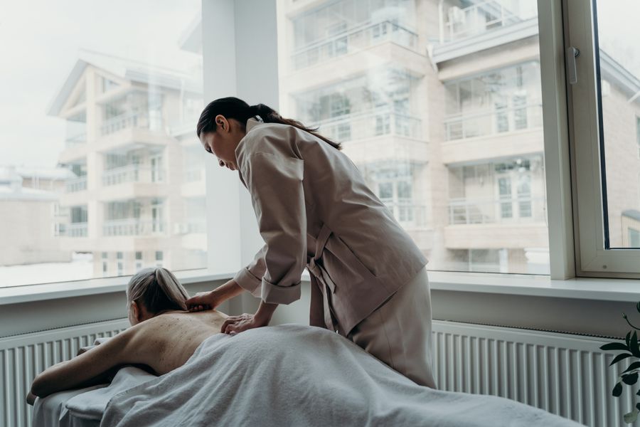 masaje espalda calor terapeutico 1 Masaje de espalda con calor terapéutico