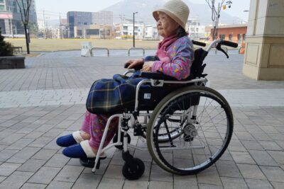 Sillas de ruedas plegables: características y cuándo conviene elegirlas