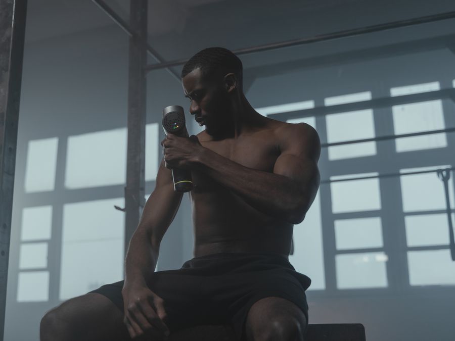 Pistola de masaje para recuperación muscular